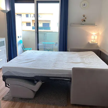 Lumineux Avec Balcon Expose Sud, Equipe Et Classe 2 Etoiles. - Fr-1-553-139 בלרוק-לה-באינס