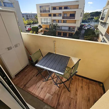 Lumineux Avec Balcon Expose Sud, Equipe Et Classe 2 Etoiles. - Fr-1-553-139 *