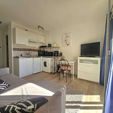 Lumineux Avec Balcon Expose Sud, Equipe Et Classe 2 Etoiles. - Fr-1-553-139 Apartman *